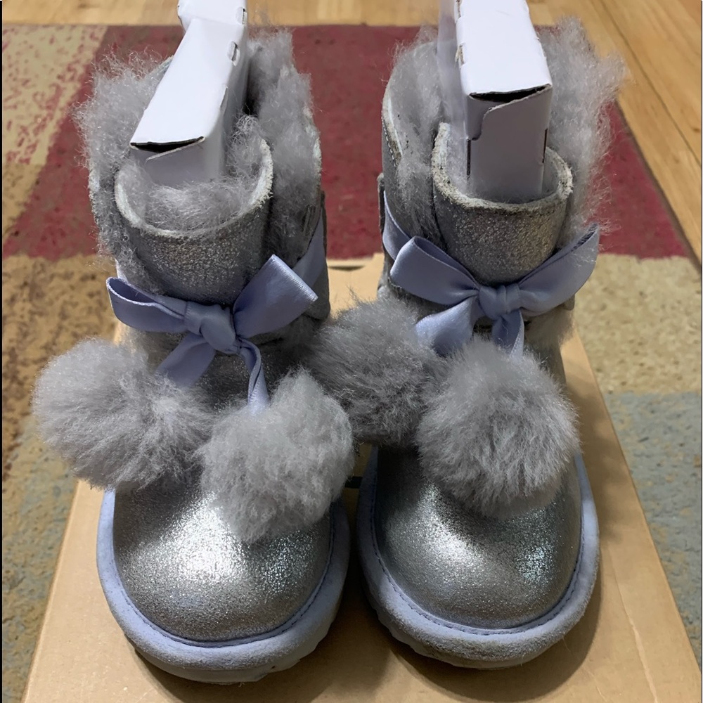 Ugg silver sz 9